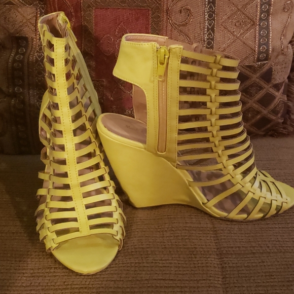 Shoes - Picture 2 of 3